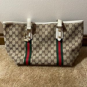 WELL LOVED Gucci Purse